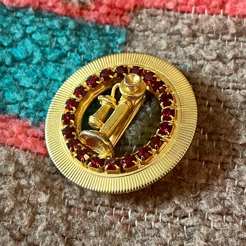 VTG 1970s gold tone telephone brooch